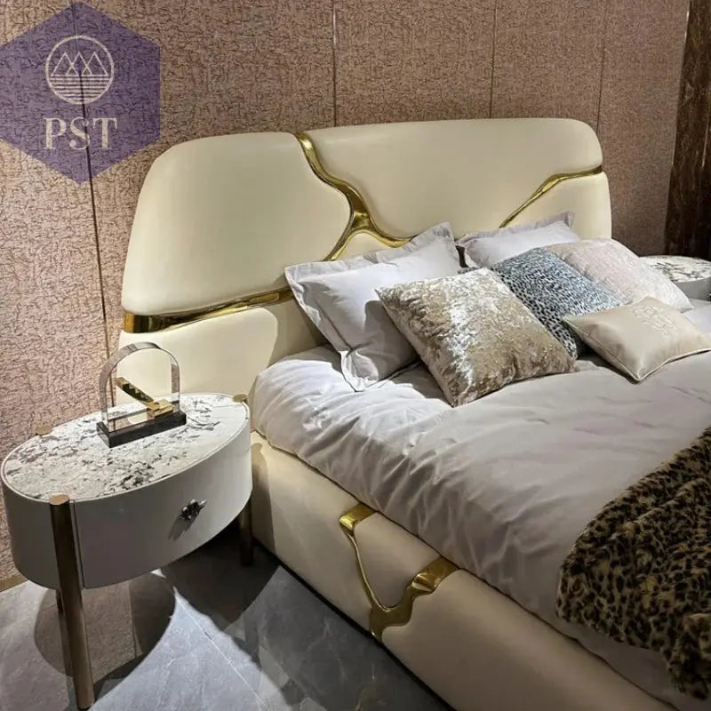 Elegantes Doppelbett im italienischen StilDoppelbett PST PS Tradings  PST PS Tradings